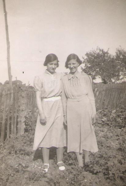 Undated - Lil & Marge Eldridge 1 Yew Tree Place